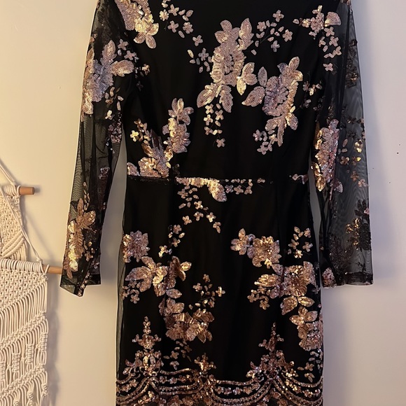 NWT Surplice Neck Sheer Mesh Sleeve Floral Sequin Dress 🤩🤩 - Picture 7 of 7